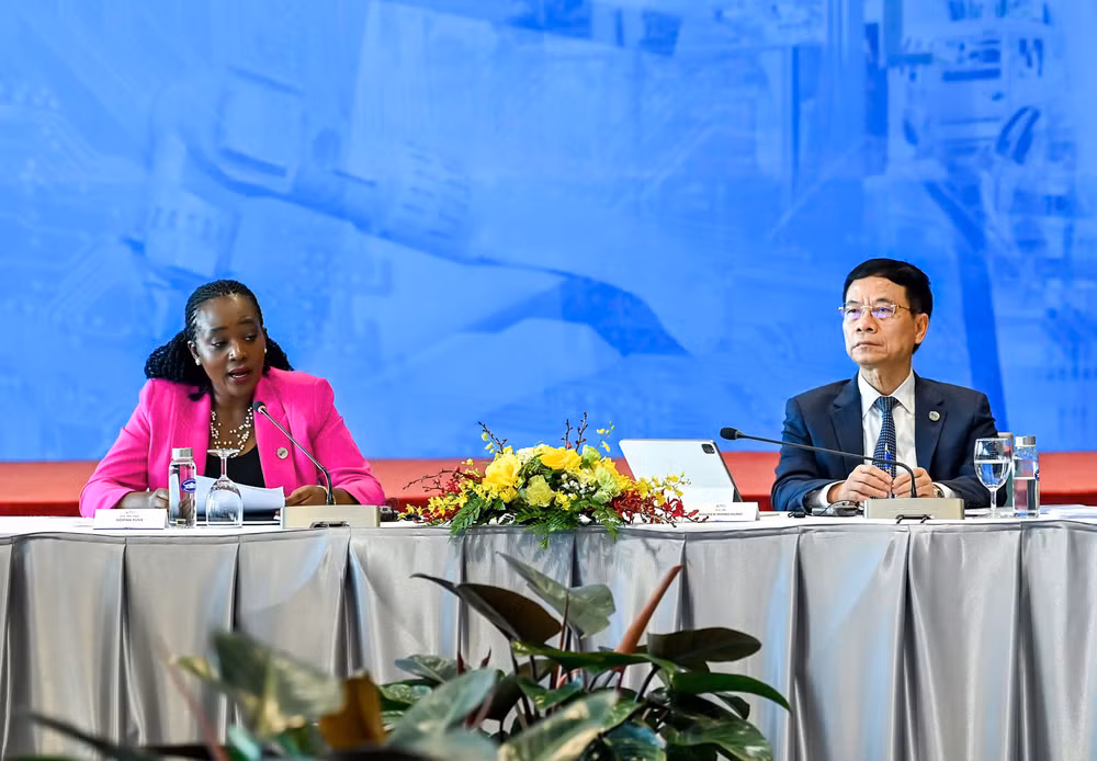 Phiên thảo luận cấp Bộ trưởng với chủ đề: "Công nghệ đột phá chuyển đổi xanh và phát triển bền vững trong kỷ nguyên thông minh". (Ảnh: DUY LINH)