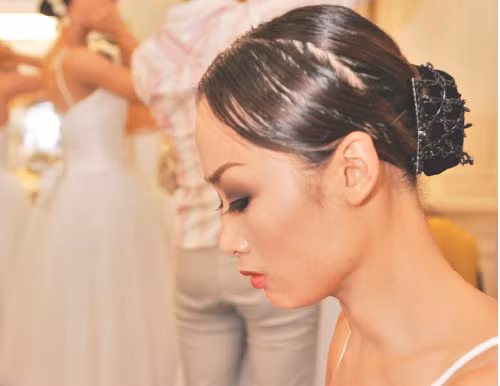 Vũ công Thu Hằng trước giờ diễn vở ballet Giselle. Vũ công Thu Hằng trước giờ diễn vở ballet Giselle.