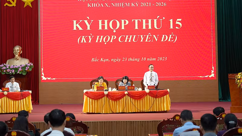 Kỳ họp chuyên đề lần này của Hội đồng nhân dân tỉnh Bắc Kạn đã thông qua 15 nghị quyết. (Ảnh: TUẤN SƠN)