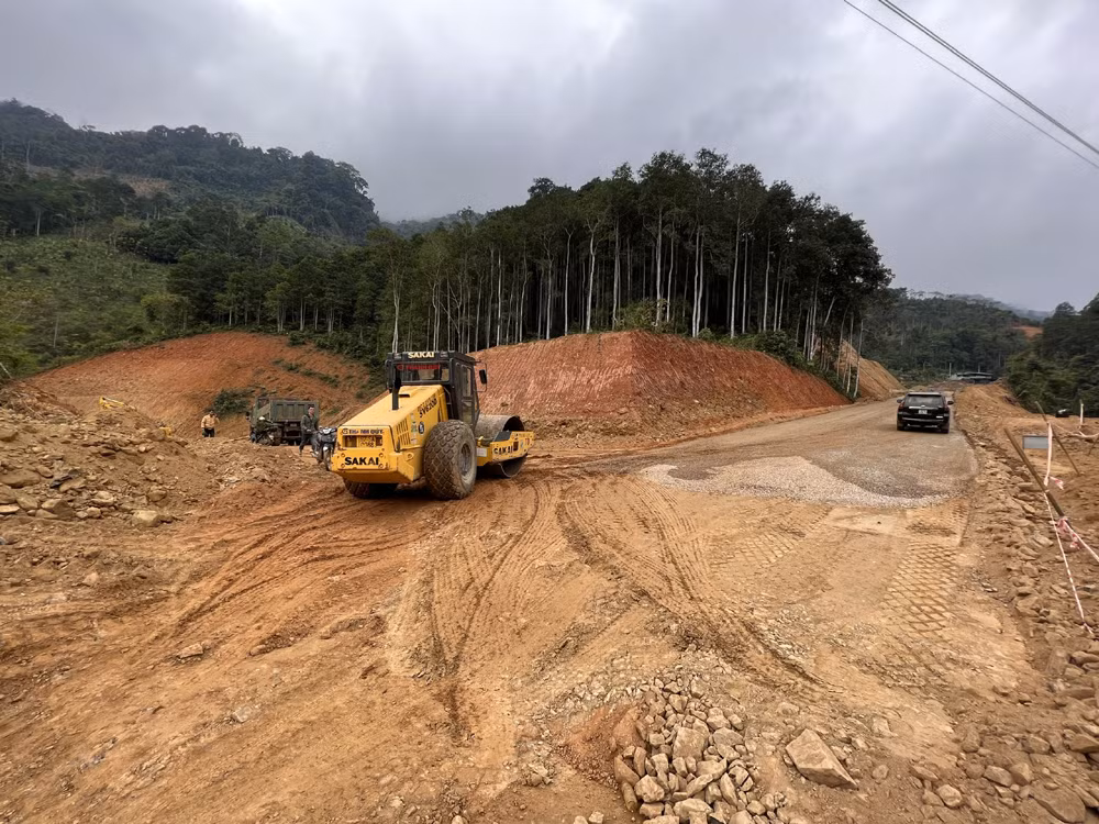Thi công đường du lịch từ thành phố Bắc Kạn đi hồ Ba Bể, kết nối sang Na Hang (Tuyên Quang).