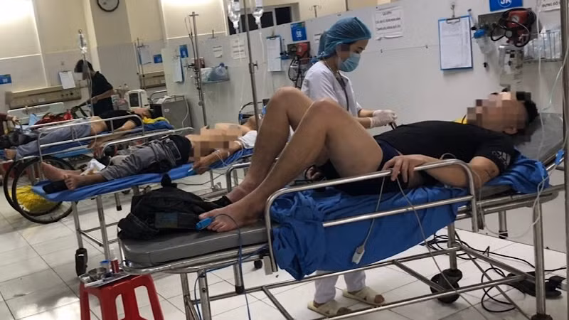 Các bệnh nhân được chăm sóc tại Bệnh viện đa khoa Bắc Kạn. (Ảnh: CÔNG LUẬN)