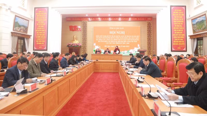 Hội nghị có sự tham dự của toàn bộ lãnh đạo chủ chốt của tỉnh Bắc Kạn. (Ảnh: TUẤN SƠN)