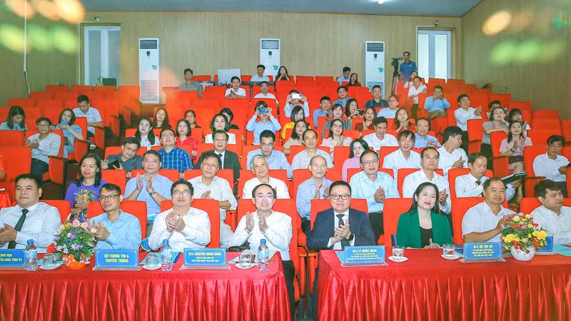 Hội thảo có sự tham gia của các Hội Nhà báo khu vực trung du miền núi phía bắc và thành phố Hà Nội. (Ảnh: TRẦN HẢI).