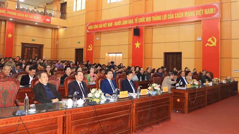 Đông đảo đại biểu tới dự hội thảo. (Ảnh: HÀ THANH)