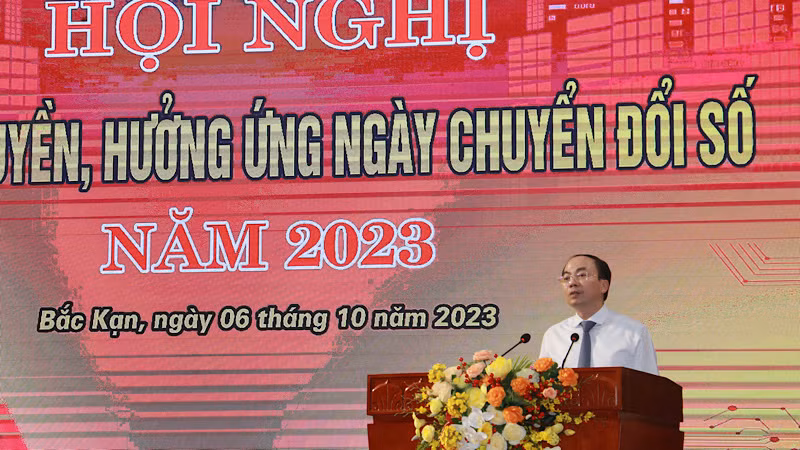 Chủ tịch Ủy ban nhân dân tỉnh Bắc Kạn Nguyễn Đăng Bình phát biểu tại hội nghị. (Ảnh: TUẤN SƠN)