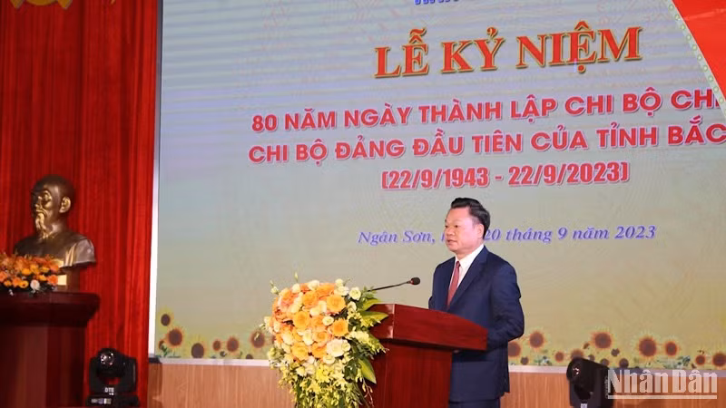 Bí thư Tỉnh ủy Bắc Kạn Hoàng Duy Chinh trình bày diễn văn tại lễ kỷ niệm.