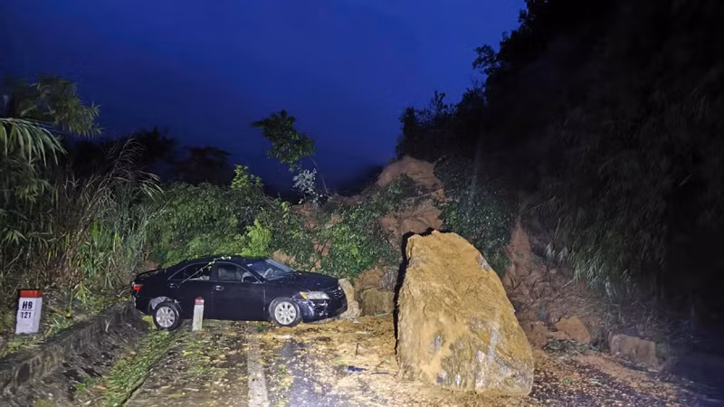 Một vị trí sạt lở trong đêm 8/9 tại đèo Áng Toòng trên quốc lộ 3B từ thành phố Bắc Kạn đi huyện Na Rì. (Ảnh: CTV)