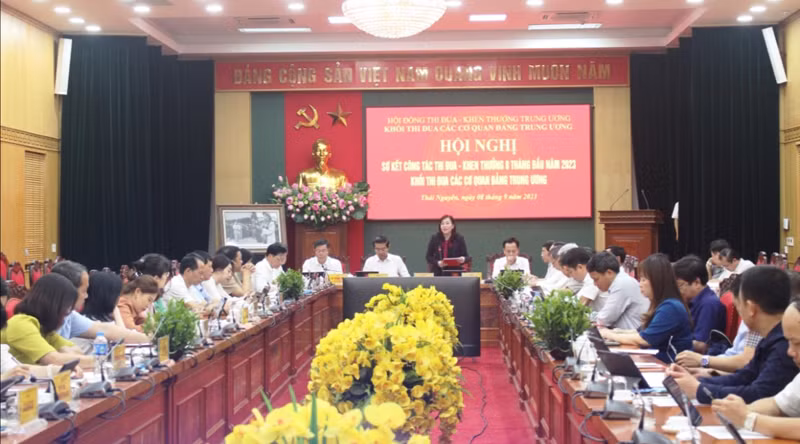 Lãnh đạo tỉnh Thái Nguyên phát biểu tại hội nghị. 