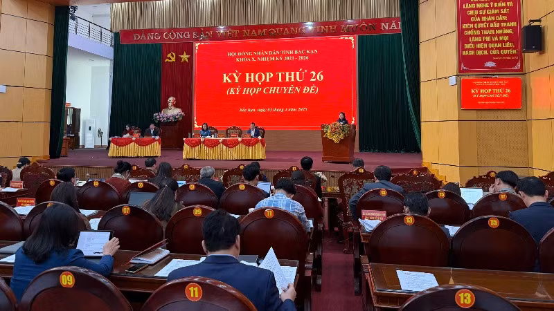 Kỳ họp đã thông qua 13 nghị quyết quan trọng. (Ảnh: TUẤN SƠN)