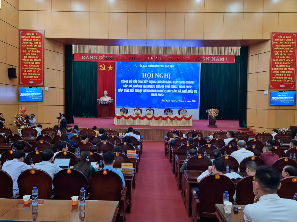 Quang cảnh hội nghị đối thoại.