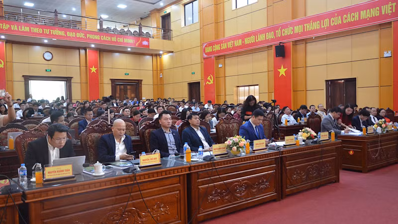 Đông đảo các đơn vị, doanh nghiệp, hợp tác xã tham gia hội nghị. (Ảnh: TUẤN SƠN)