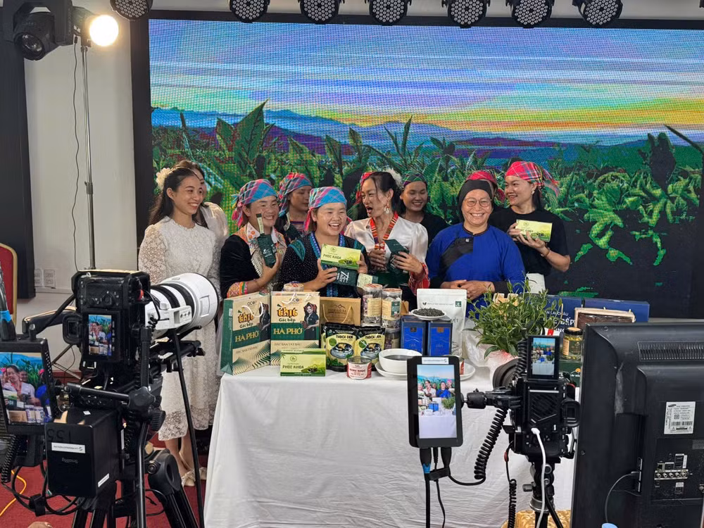 Phiên livestream “Tự hào hàng Việt tỉnh Lai Châu - Lan tỏa tinh hoa vùng cao”. 