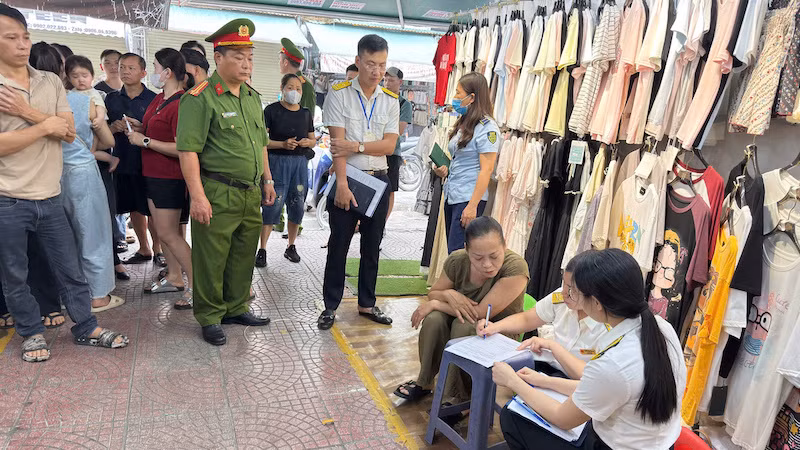 Tuyên truyền công tác quản lý thuế đối với hộ kinh doanh.