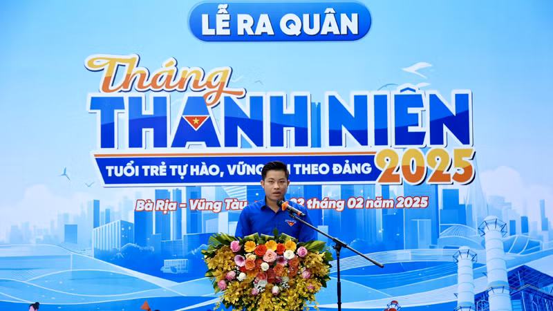 Phó Bí thư Đoàn xã Bình Trung Phạm Thế Bình phát biểu hưởng ứng Tháng Thanh niên 2025.