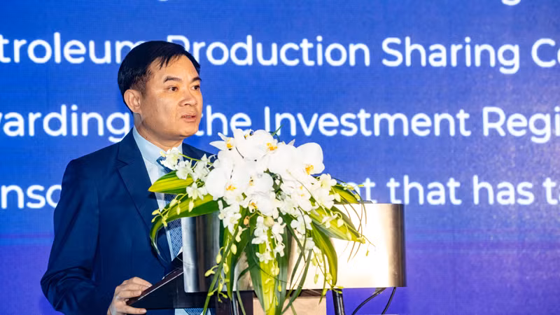 Tổng Giám đốc Petrovietnam Lê Ngọc Sơn phát biểu tại lễ ký chia sẻ sản phẩm dầu khí. Tổng Giám đốc Petrovietnam Lê Ngọc Sơn phát biểu tại lễ ký chia sẻ sản phẩm dầu khí.