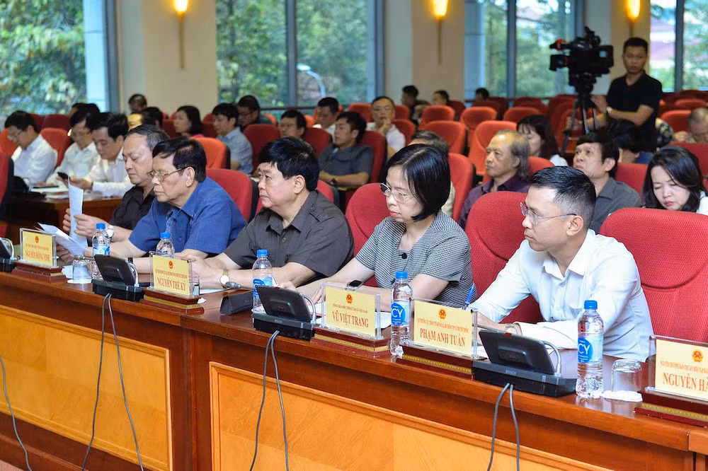 Các đại biểu tham dự phiên họp.