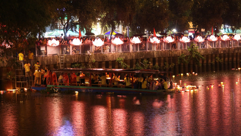 Đây là một trong những nét đẹp tín ngưỡng được người dân Thành phố Hồ Chí Minh duy trì qua nhiều năm. Đây là một trong những nét đẹp tín ngưỡng được người dân Thành phố Hồ Chí Minh duy trì qua nhiều năm.