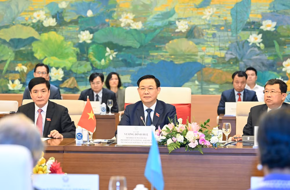 Chủ tịch Quốc hội Vương Đình Huệ phát biểu tại buổi tiếp. (Ảnh: Duy Linh)