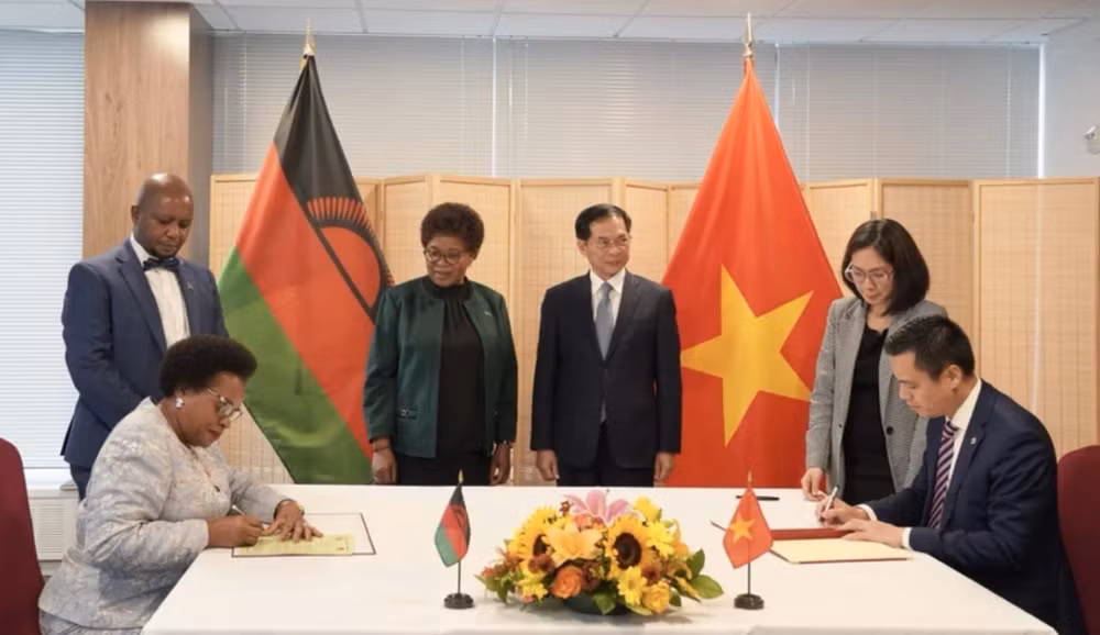 Lễ ký thông cáo chung thiết lập quan hệ ngoại giao Việt Nam-Malawi. (Ảnh: VOV)