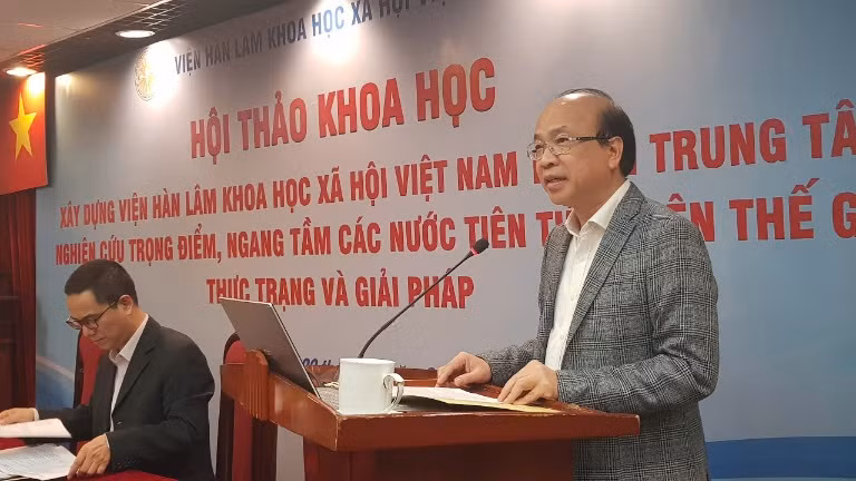Tiến sĩ Phan Chí Hiếu, Chủ tịch Viện Hàn lâm Khoa học xã hội Việt Nam, phát biểu khai mạc hội thảo.