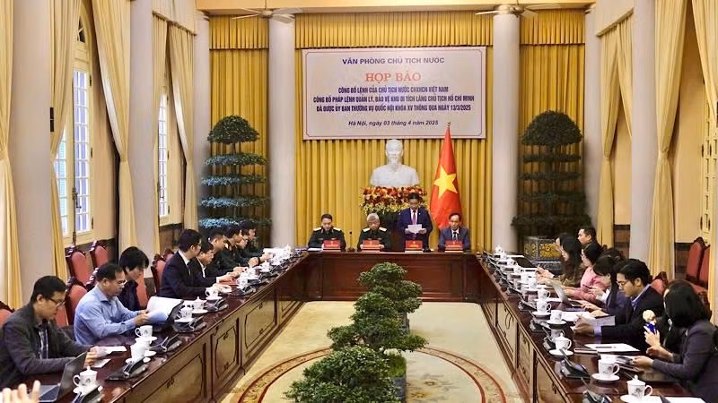 Quang cảnh buổi họp báo.
