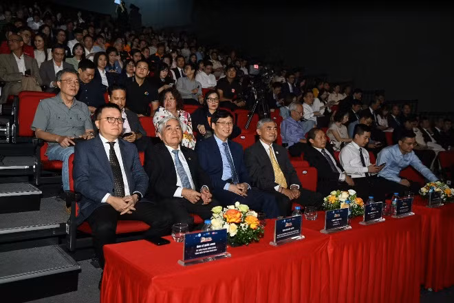 Đông đảo đại diện các cơ quan trung ương và địa phương tham dự lễ trao giải.