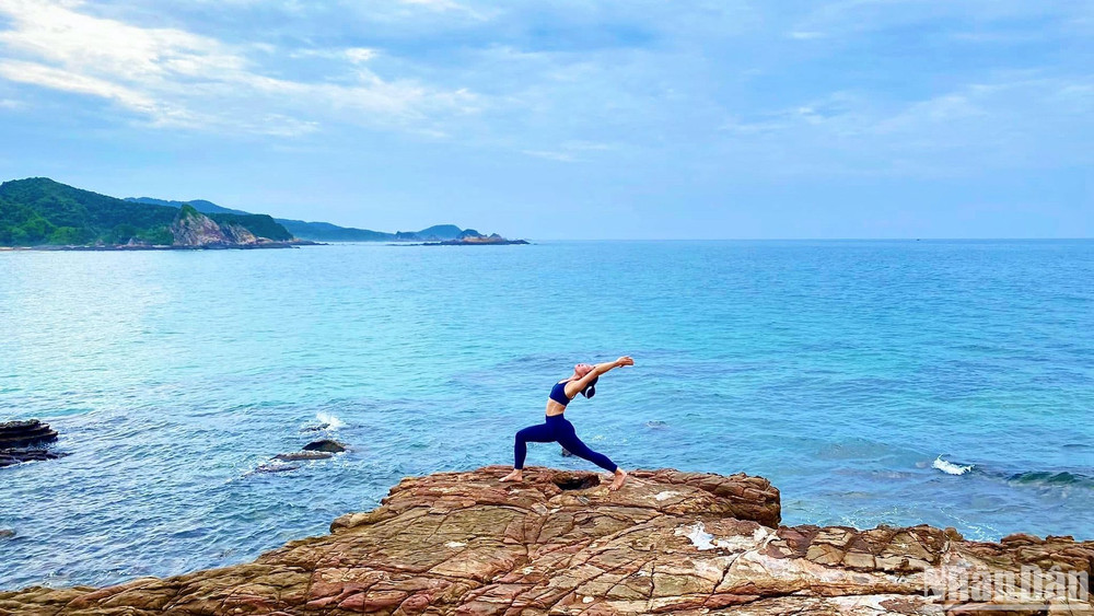 Từ bài tập yoga đầy thư giãn trên bãi biển C76 vào sáng sớm... Từ bài tập yoga đầy thư giãn trên bãi biển C76 vào sáng sớm...