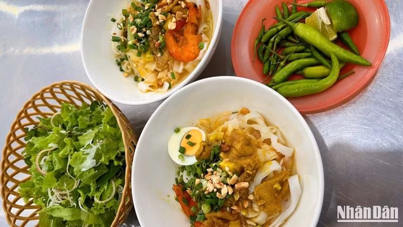 Mì Quảng tôm thịt, món ngon được ưa chuộng tại Đà Nẵng.