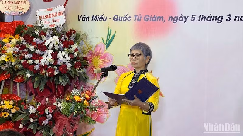 Bà Khúc Thị Dậu công bố Quyết định số 196/QĐ-BVHTTDL ngày 23/1/2025 của Bộ trưởng Văn hóa, Thể thao và Du lịch công nhận Ban Vận động thành lập Hiệp hội Văn hóa Áo dài Việt Nam.