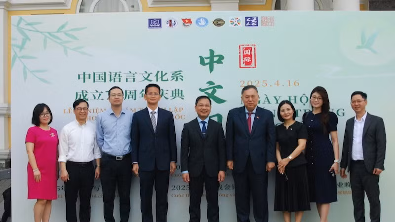 Các đại biểu tham dự chương trình.