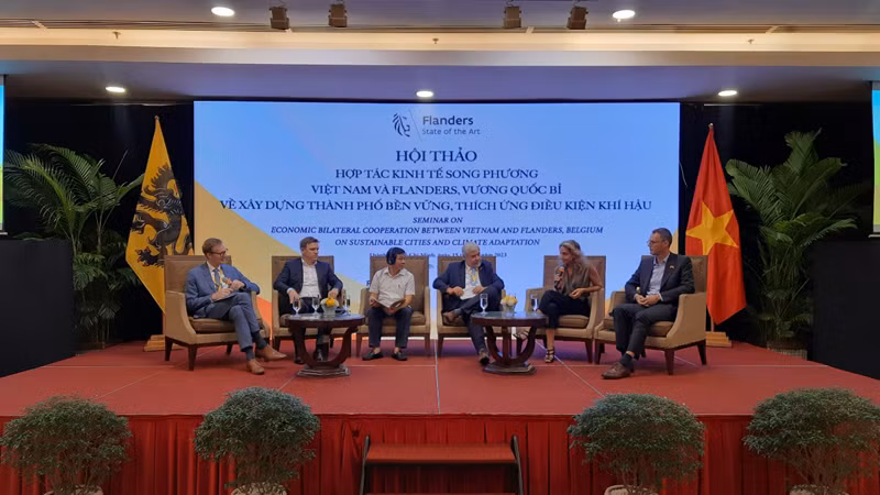 Các đại biểu thảo luận tại Hội thảo. Các đại biểu thảo luận tại Hội thảo.