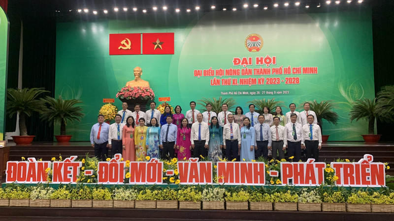 Các đại biểu chụp ảnh lưu niệm tại đại hội.