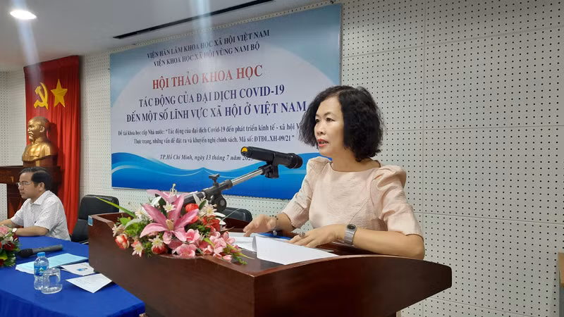 Phó Giáo sư, Tiến sĩ Trần Thị Lan Hương, Trưởng Ban Quản lý khoa học, Viện Hàn lâm Khoa học xã hội Việt Nam phát biểu tại hội thảo.