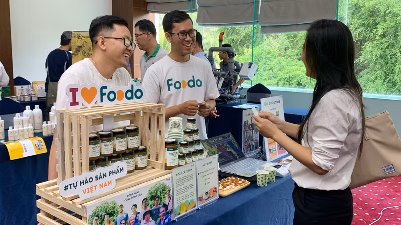 Trưng bày sản phẩm nông nghiệp xanh tại hội thảo.