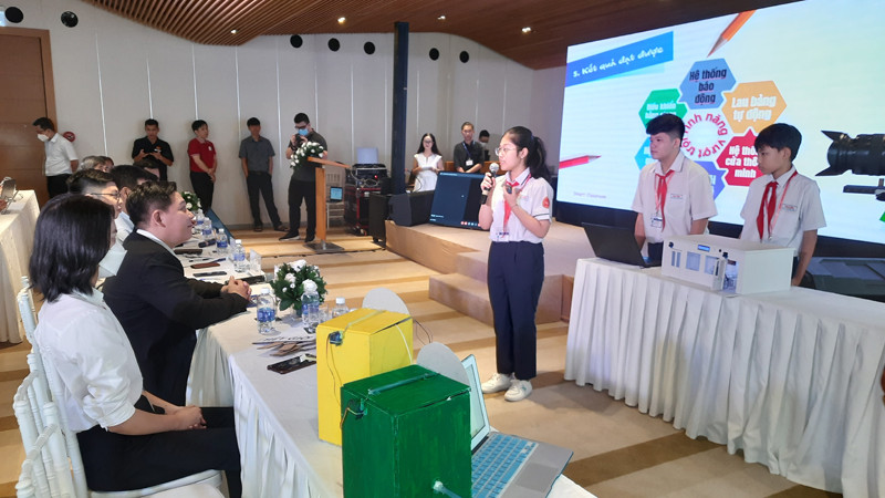 Học sinh Thành phố Hồ Chí Minh tham gia cuộc thi chuyển đổi số trong ngành giáo dục.