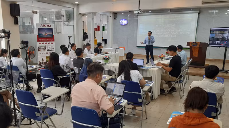 Quang cảnh sự kiện kết nối ý tưởng với chủ đề “Công nghệ chuyển đổi số quản lý và vận hành trường học, doanh nghiệp lĩnh vực giáo dục".