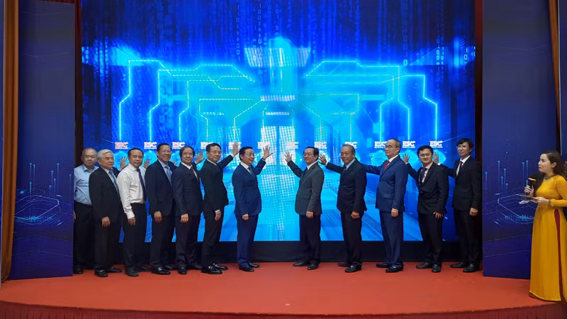 Nghi thức ra mắt Trung tâm điện tử và vi mạch bán dẫn-ESC.