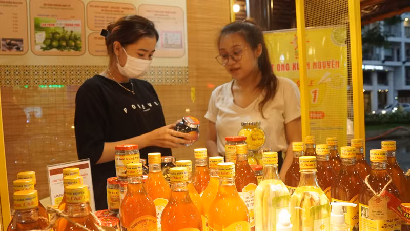 Các sản phẩm OCOP 4 sao của Công ty cổ phần Tập đoàn Xuân Nguyên được trưng bày tại lễ công bố.