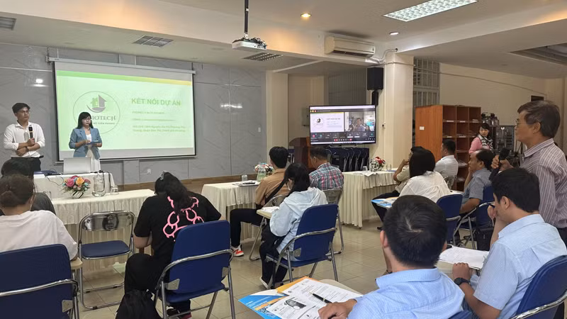 Quang cảnh Hội thảo “Hệ thống xử lý nước thải bằng vi tảo cho khu công nghiệp, khu dân cư và tòa nhà”. 