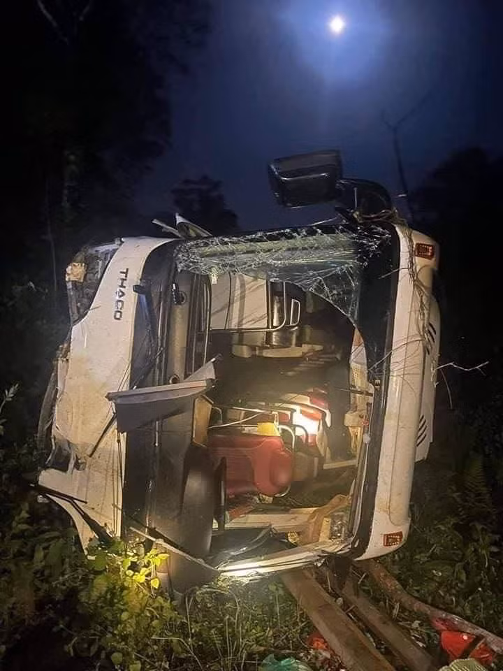 Hiện trường vụ tại nạn giao thông nghiêm trọng tại Phú Thọ.