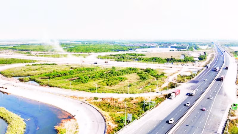 Dự án nút giao Đầm Nhà Mạc hoàn thành tạo điều kiện thuận lợi thu hút các nhà đầu tư trong các KCN ở thị xã Quảng Yên và thành phố Hạ Long.