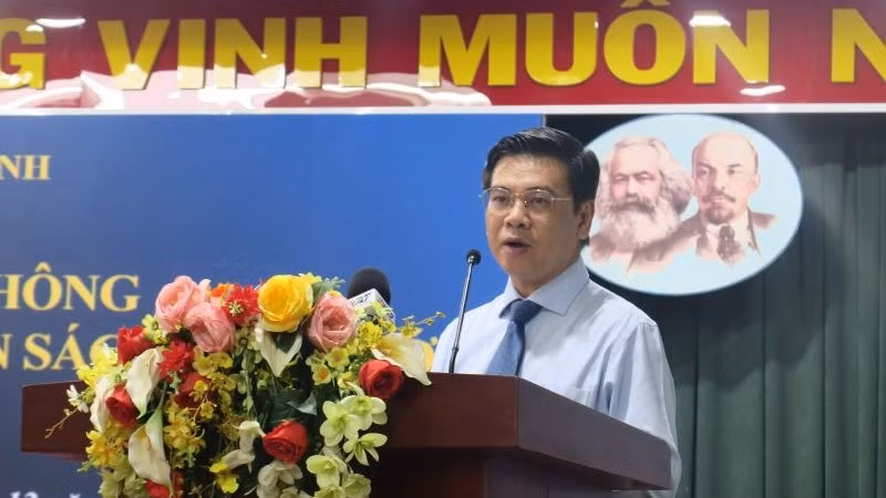 Phó Chủ tịch Ủy ban nhân dân Thành phố Hồ Chí Minh Nguyễn Văn Dũng phát biểu tại hội nghị.