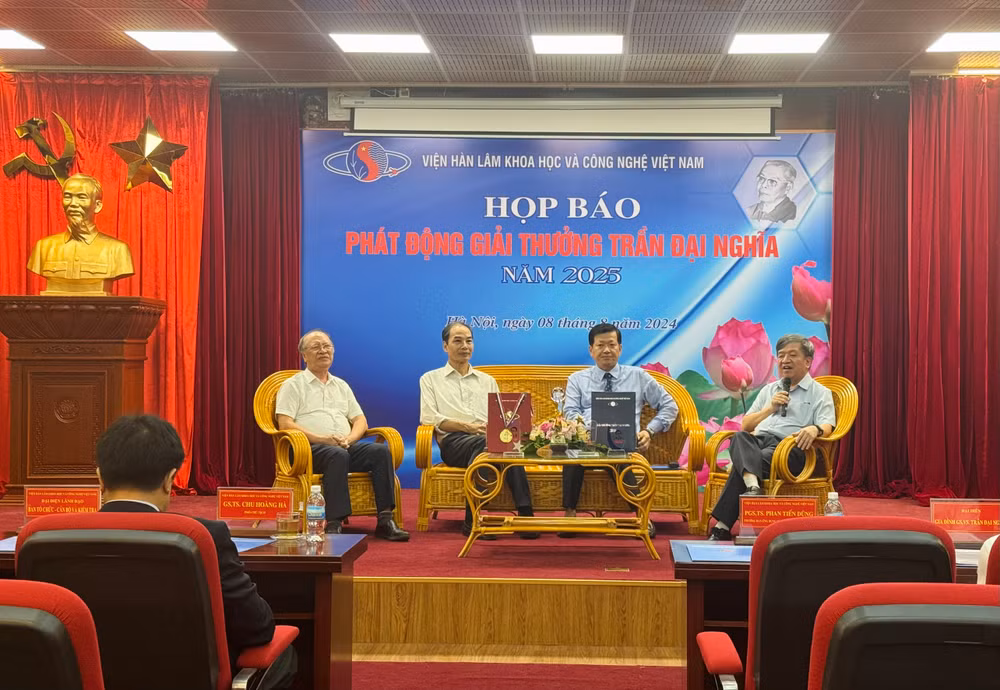 Các nhà khoa học đã từng được xét tặng Giải thưởng Trần Đại Nghĩa chia sẻ tại sự kiện. Các nhà khoa học đã từng được xét tặng Giải thưởng Trần Đại Nghĩa chia sẻ tại sự kiện.