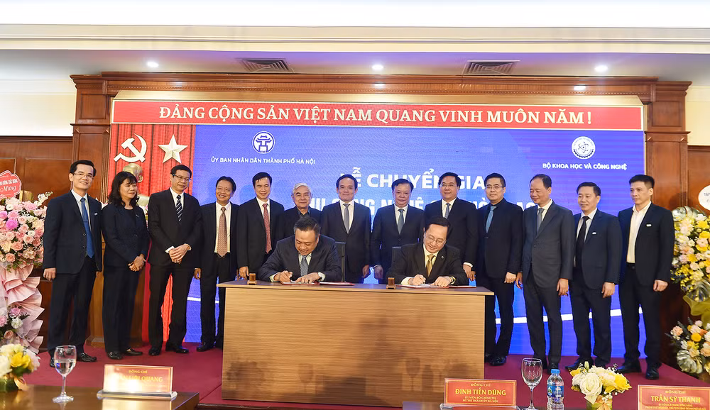 Lễ chuyển giao Khu Công nghệ cao Hòa Lạc về UBND Thành phố Hà Nội quản lý.