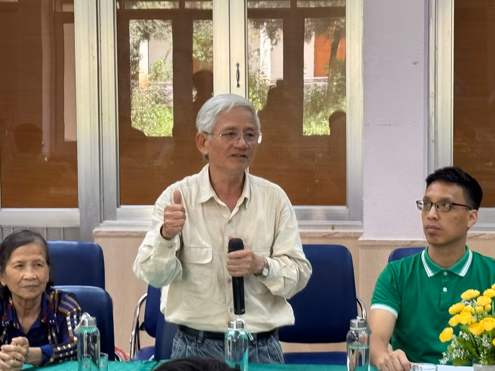 Phó Giáo sư, Tiến sĩ Nguyễn Văn Tập, Nguyên Trưởng khoa Tài nguyên dược liệu chia sẻ nghiệm bảo tồn cây thuốc.