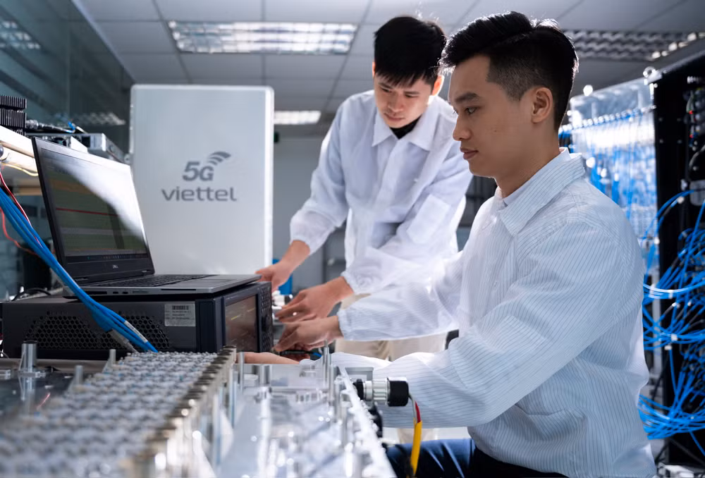 Đội ngũ kỹ sư của Viettel liên tục tối ưu sản phẩm.