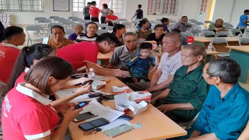 Viettel hỗ trợ chuyển đổi miễn phí máy 4G cho người đang sử dụng máy 2G.