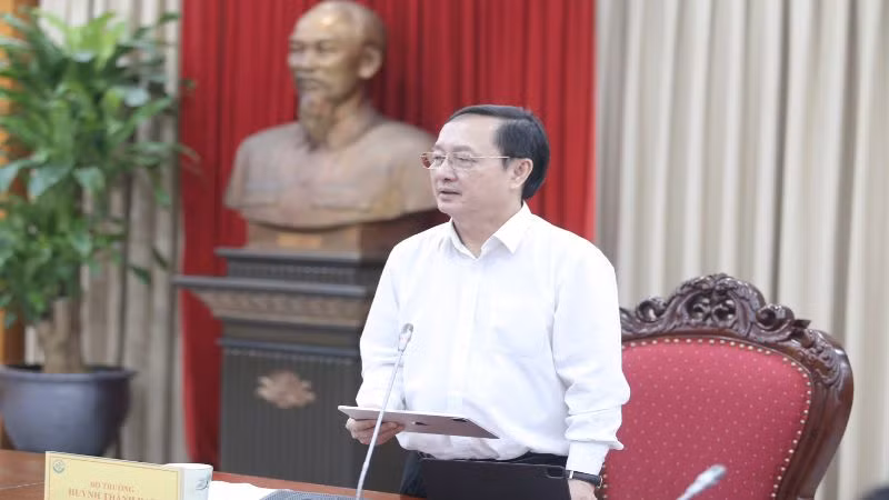 Bộ trưởng Khoa học và Công nghệ Huỳnh Thành Đạt phát biểu tại buổi làm việc.