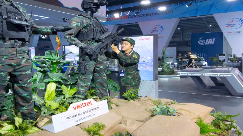 Gian hàng trưng bày các sản phẩm trong lĩnh vực công nghiệp quốc phòng công nghệ cao của Viettel.