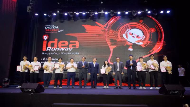 Quang cảnh lễ bế giảng Chương trình Thực tập sinh tài năng.